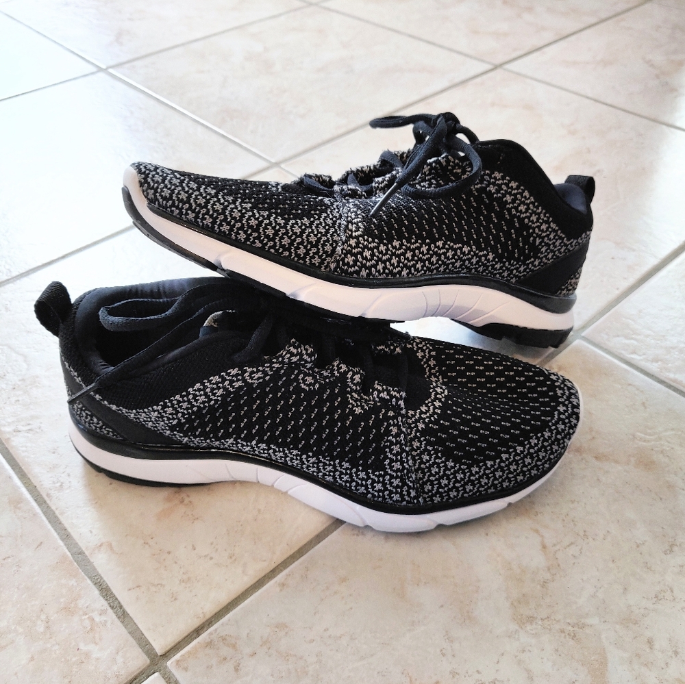 Vionic Athletic Shoes NEW sz 7.5